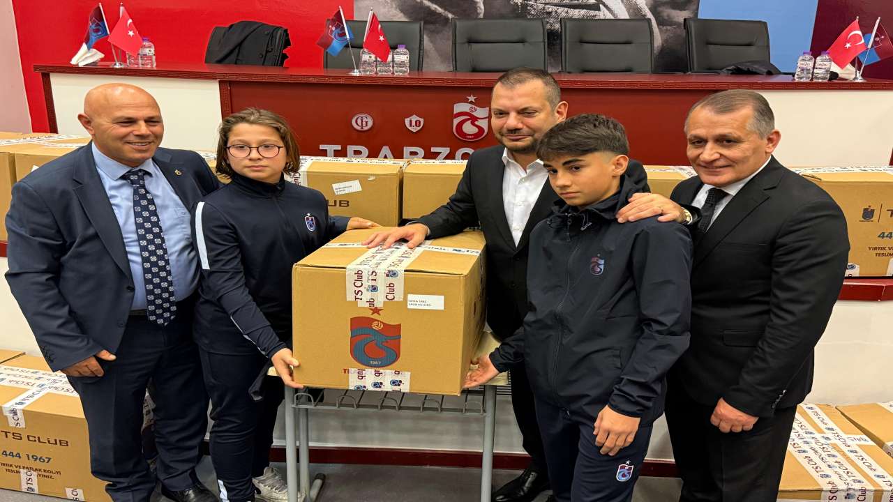 Trabzonspor Başkanı Ertuğrul Doğan’dan Amatör Kulüplere malzeme yardımı
