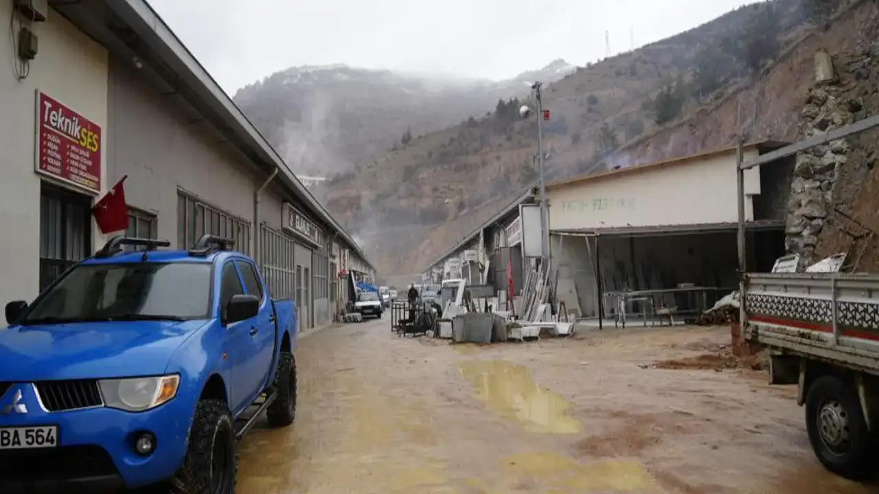 Gümüşhane’de sanayi sitesinde heyelan tedirginliği yeniden arttı
