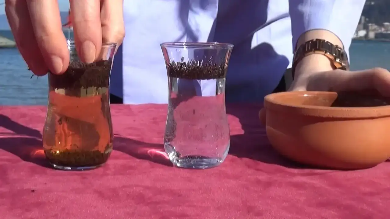 Restoranların yüzde 60-70’inde boyalı çay iddiası: Bakanlık sahaya indi