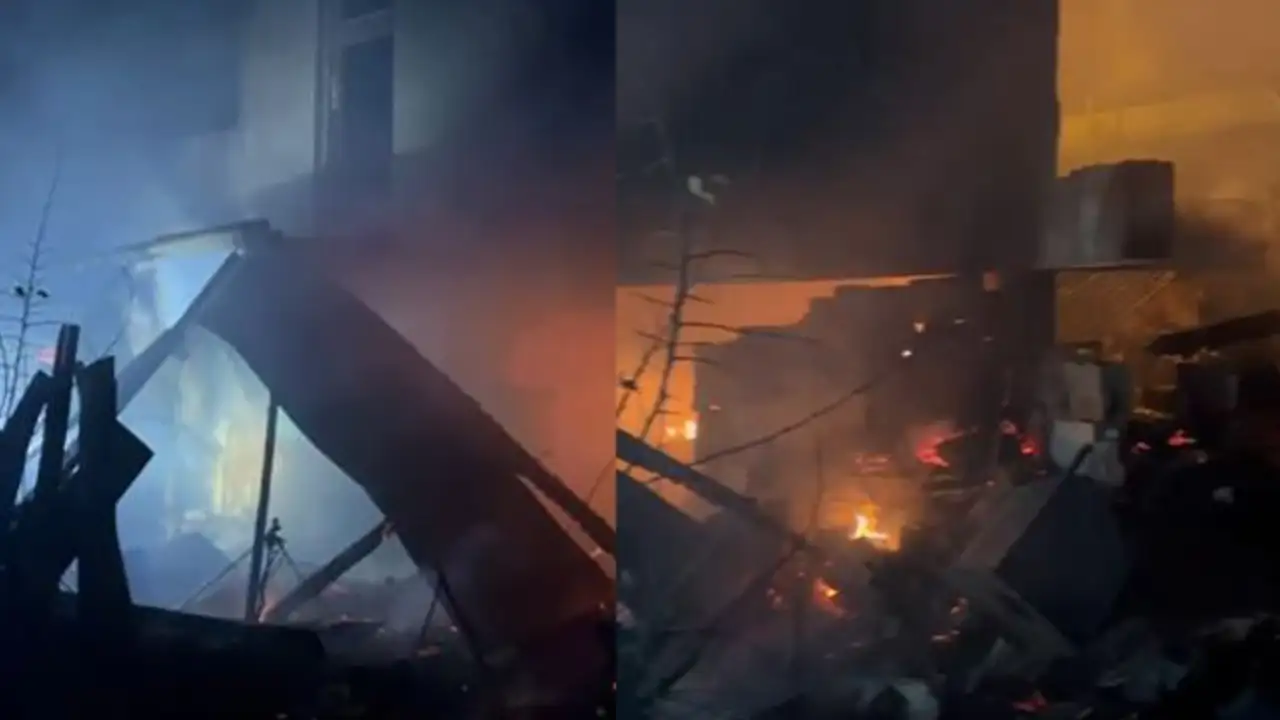 Artvin Şavşat’ta yangın: Ekipler karla mücadele etti