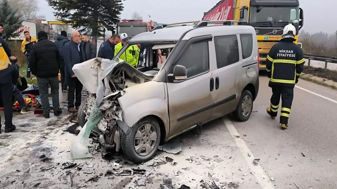 Trabzon plakalı araç Tokat’ta kazaya karıştı: 5 yaralı