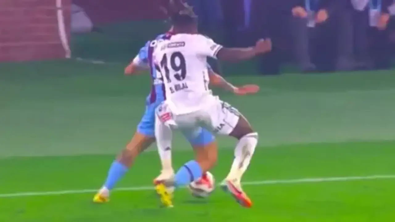 Beşiktaş’ın gördüğü kırmızı karta eski hakemlerden komik yorum “Ozan Tufan’ın canı yanmalıymış”