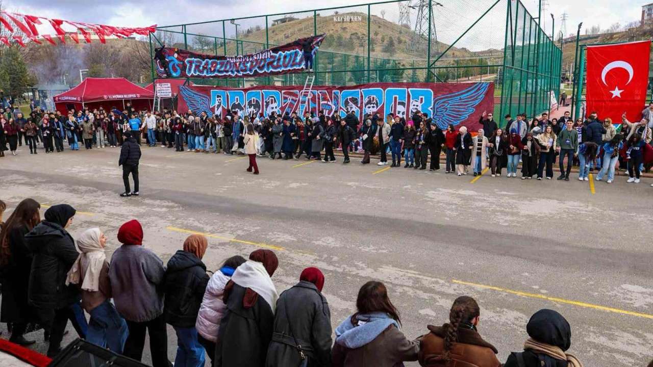 Üniversiteli Trabzonsporlulardan  Horon Festivali
