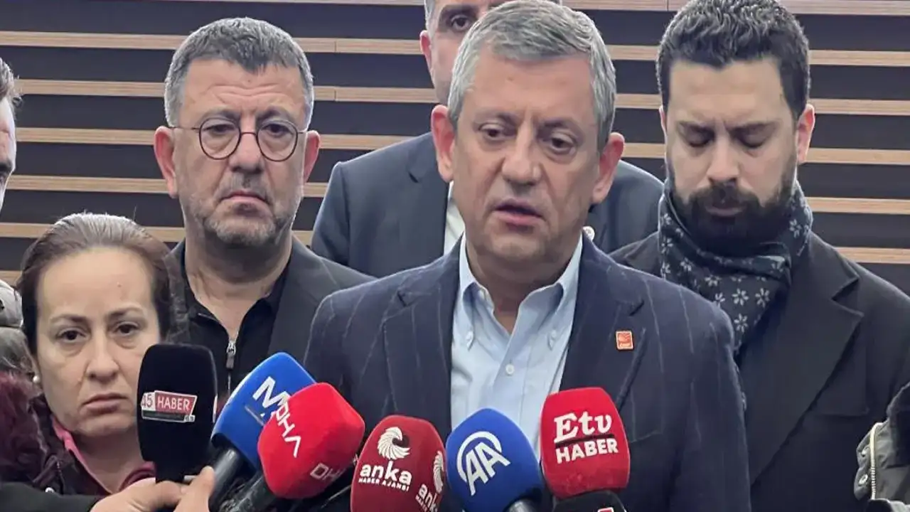 Özgür Özel Manisa’da gözyaşlarını tutamadı: “6 ayda iki evladımızı kaybettik”