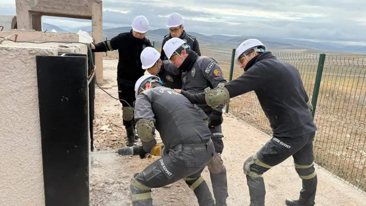 Bayburt AFAD’tan Çevik Kuvvet’e enkazda arama-kurtarma eğitimi