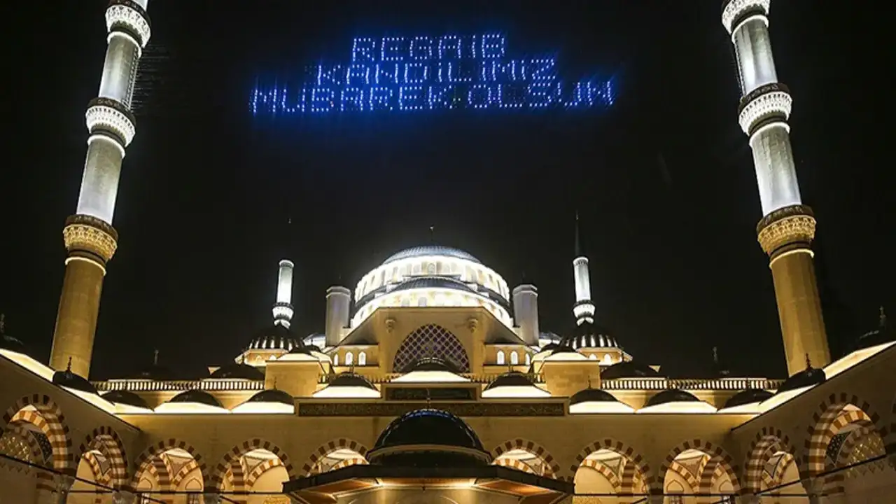 Üç ayların müjdecisi Regaip Kandili hangi gün?