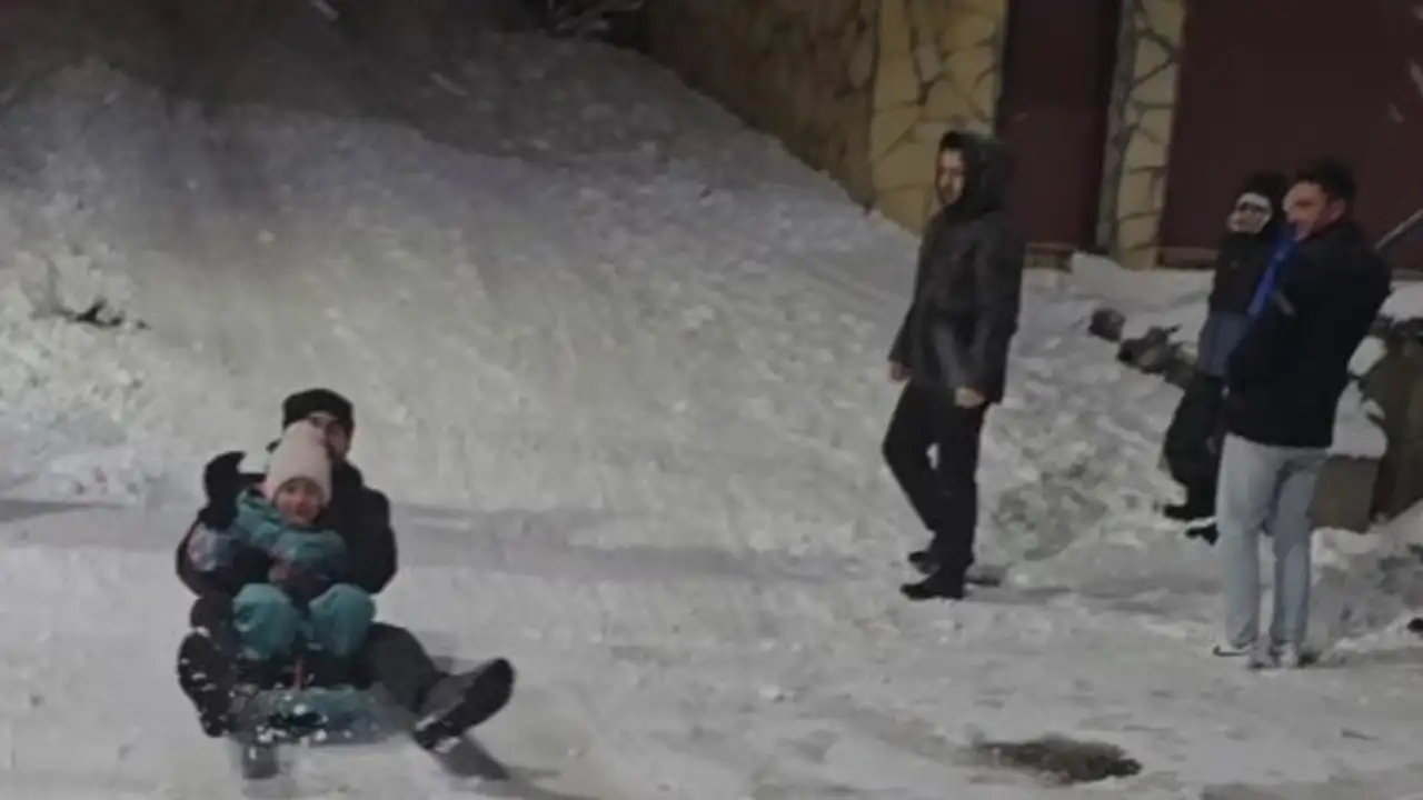 Giresun yaylalarında kar sevinci: Horon ve kayak keyfi yaptılar