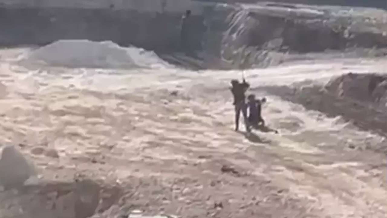 Vicdanları sızlatan görüntü: Çocuk işçiye sopa ve tekme