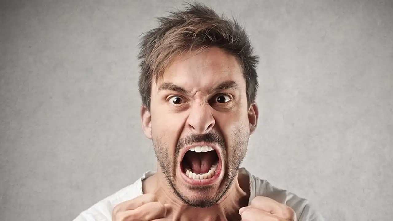 Öfkeyle kalkan zararla oturur