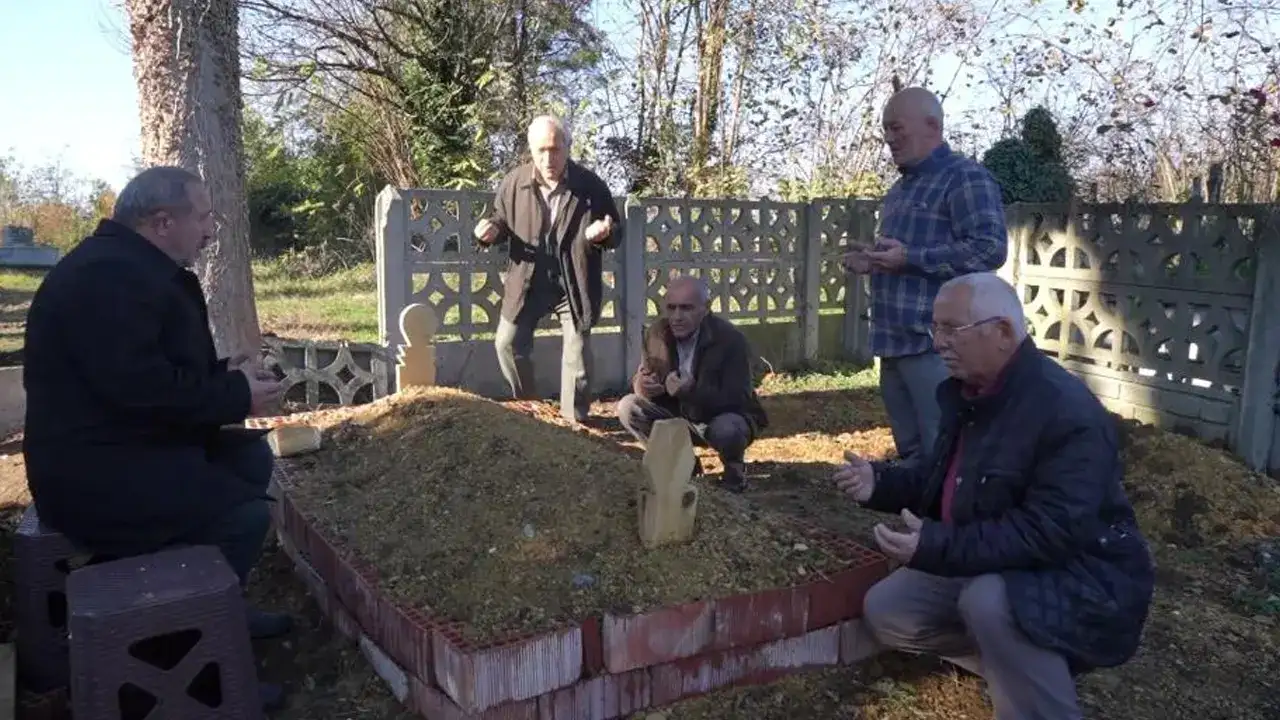 Böyle vefa görülmedi: Ölen sahibinin mezarının başından 1 aydır ayrılmıyor