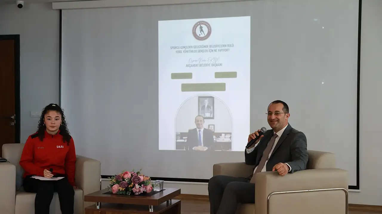 Başkan Ekim Kariyer Günleri kapsamında gençlerle buluştu