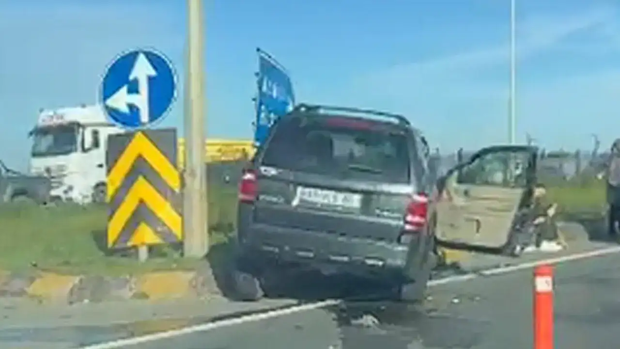 Trabzon'da korkutan kaza: 2 araç çarpıştı