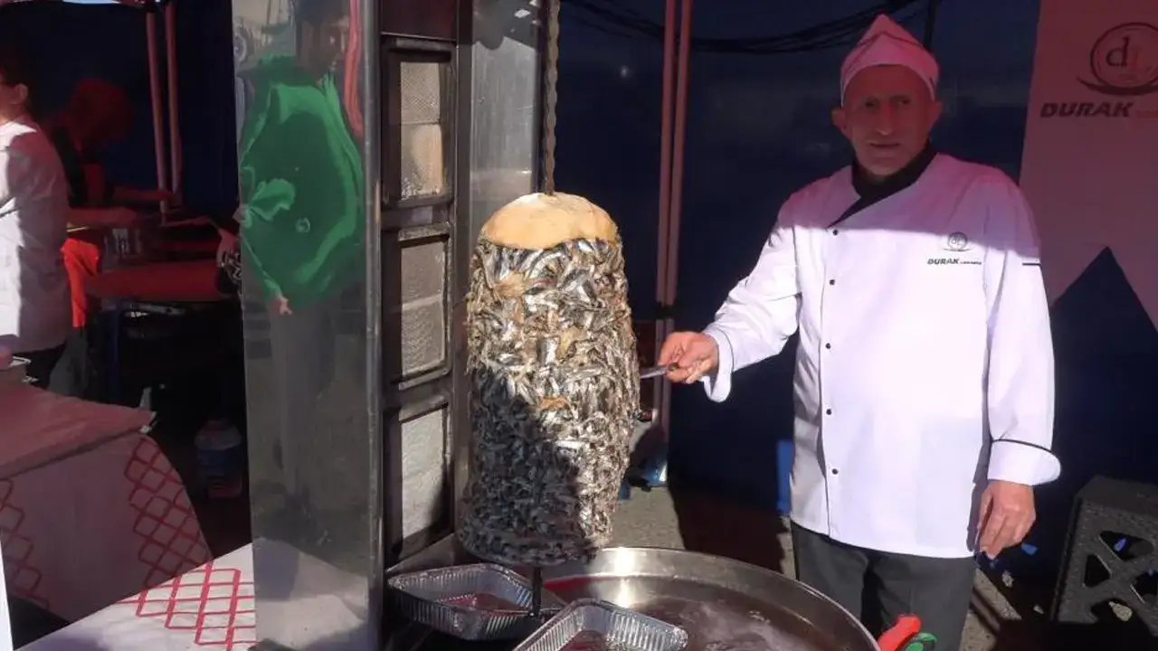 Rize’de Hamsi Festivali’ne damga vuran lezzetler: Hamsili döner ve hamsili su böreği