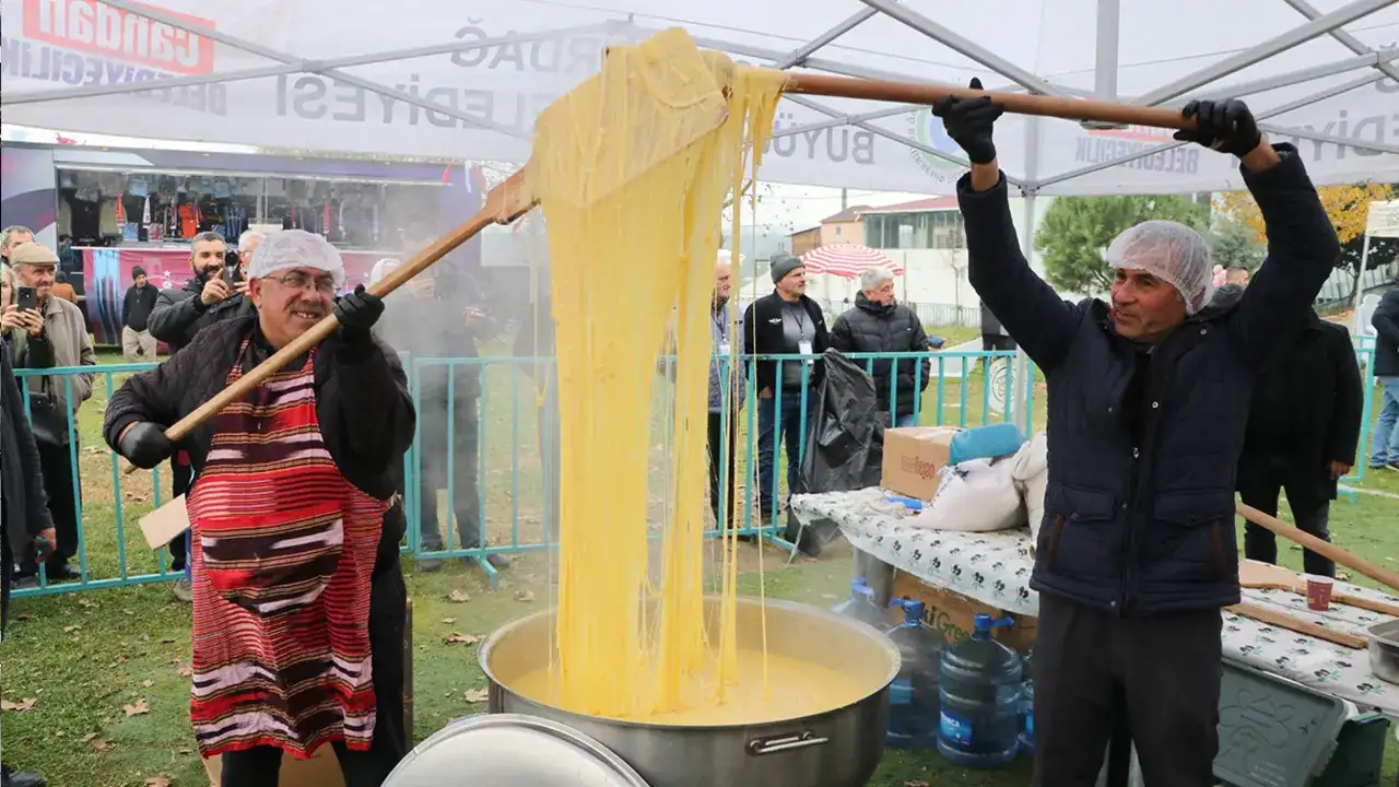 Tekirdağ’da Karadeniz lezzetleri buluşması: Festivale 1 ton mıhlama damga vurdu