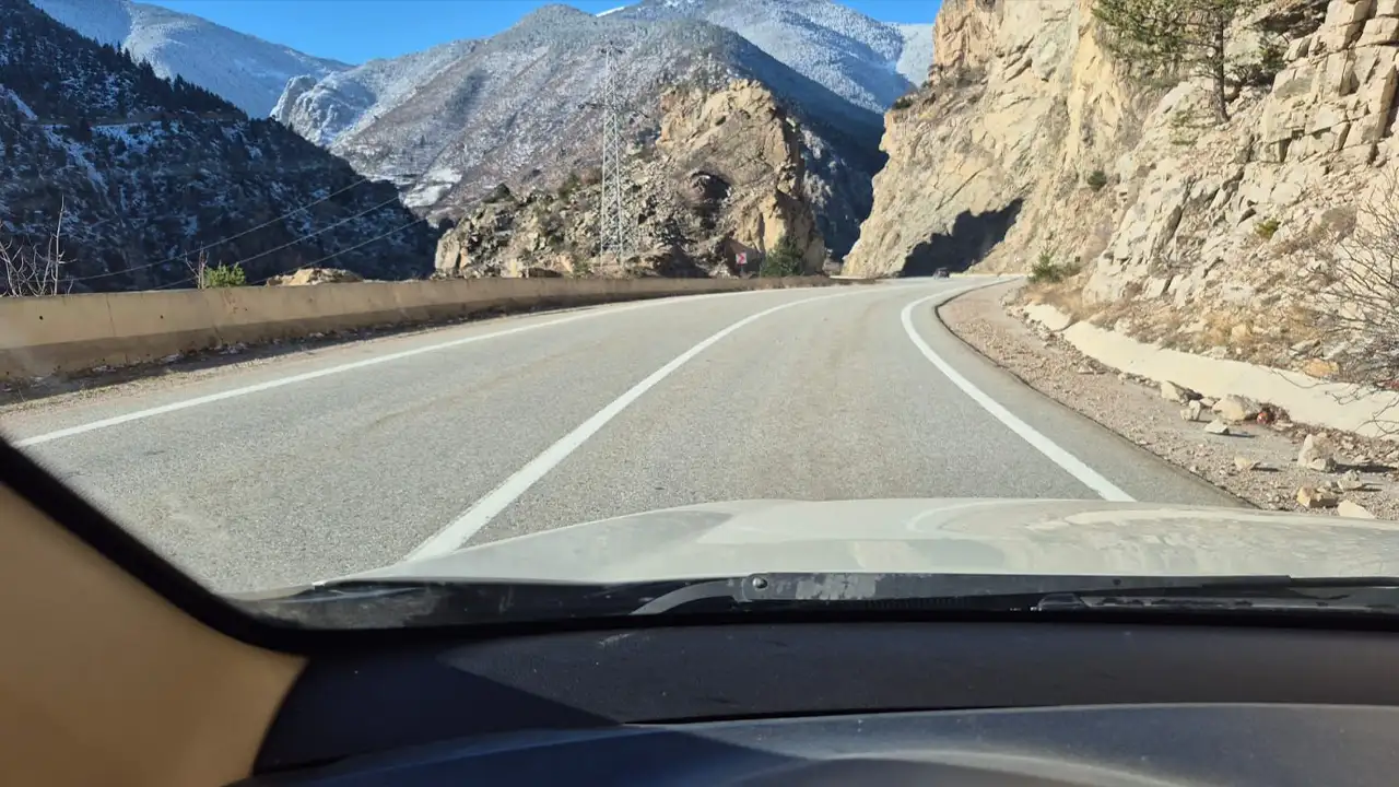 Karayolları uyardı: Trabzon–Maçka–Torul yolunda trafik daraldı