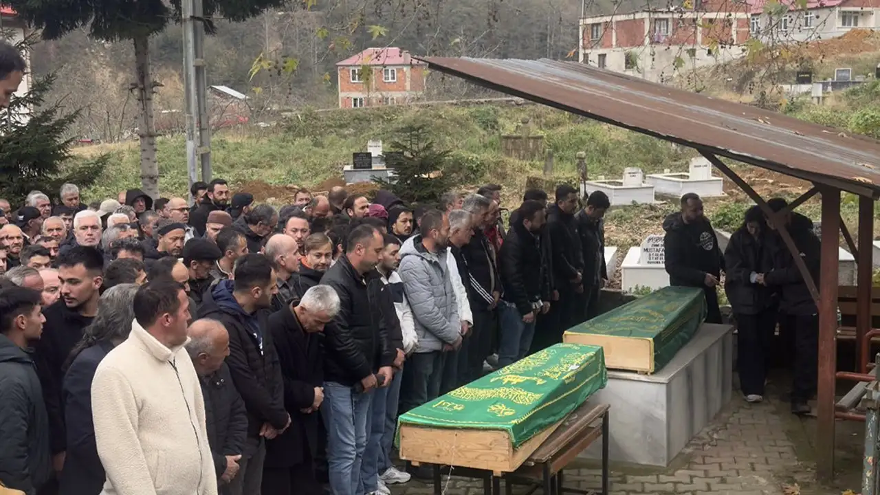 Giresun'da trafik kazasında ölen abla ve kardeş son yolculuğuna uğurlandı