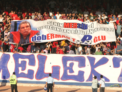 Toroğlu'na pankartlı protesto