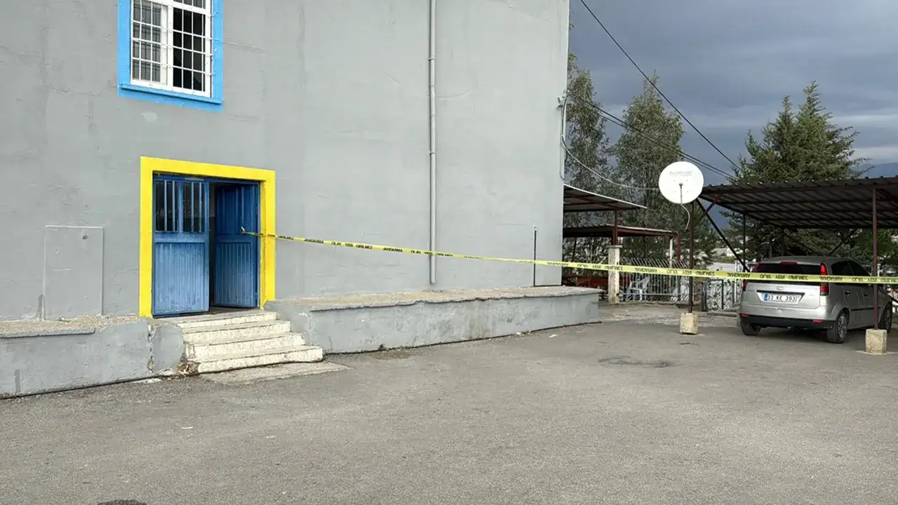 Mersin'de okul bahçesinde dehşet: 12 yaşındaki öğrenci müdüre ateş etti