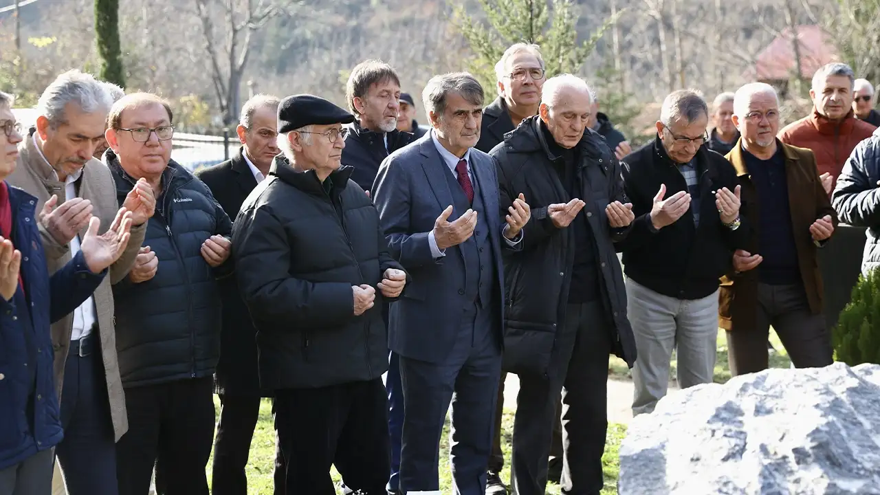 Trabzonspor efsanesi Özkan Sümer, vefatının 5. yılında kabri başında anıldı