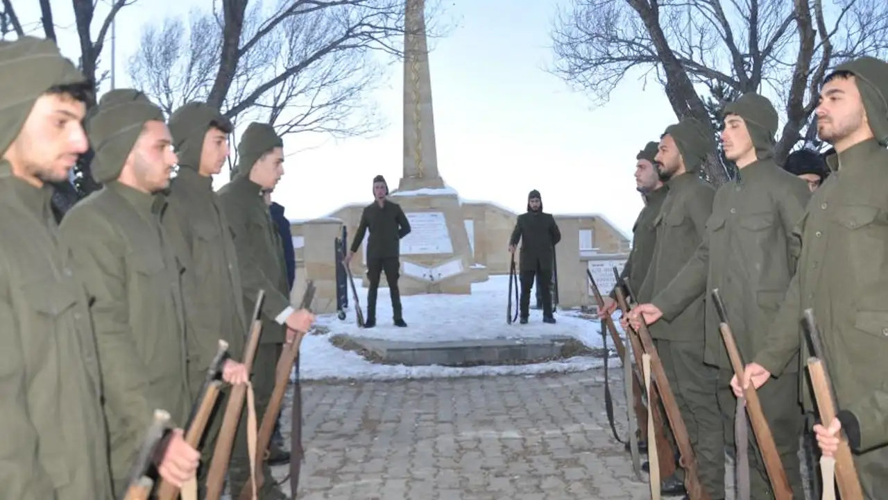 Soğuk hava engel olmadı: Sarıkamış şehitleri anıldı