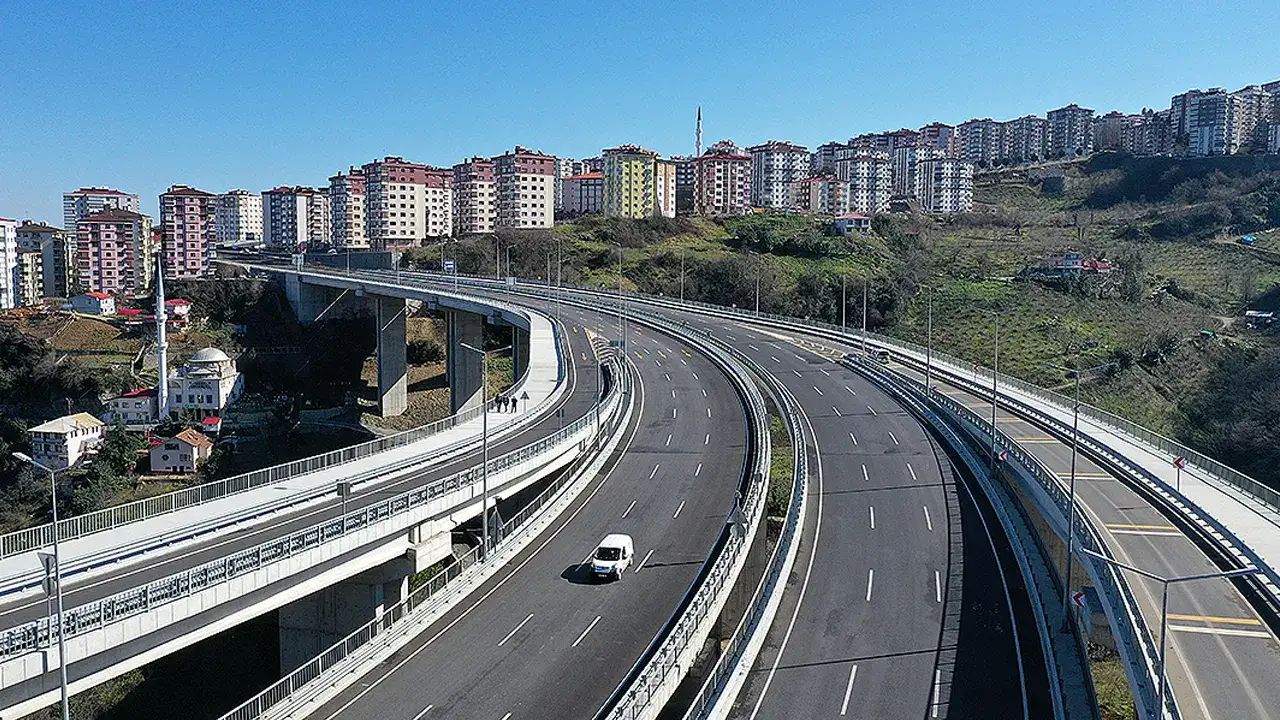 Trabzon’da sürücülere uyarı: Çok sayıda yolda trafik kontrollü veriliyor