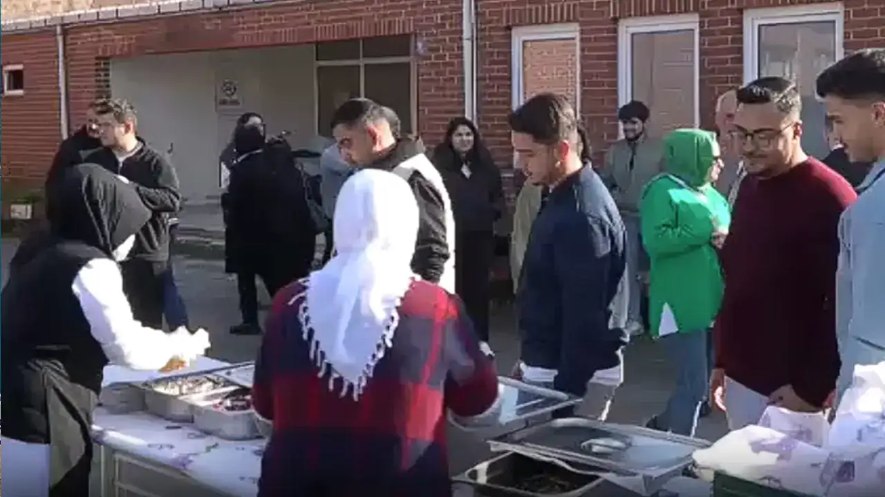 RTEÜ’de hamsi şenliği: 50 kilo hamsi öğrencilere moral oldu