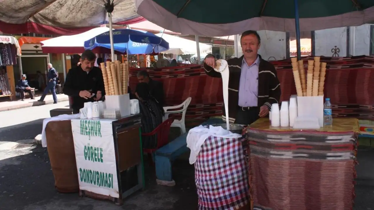 Giresun’un coğrafi işaretli Görele Dondurması kış mevsiminde de ilgi görüyor