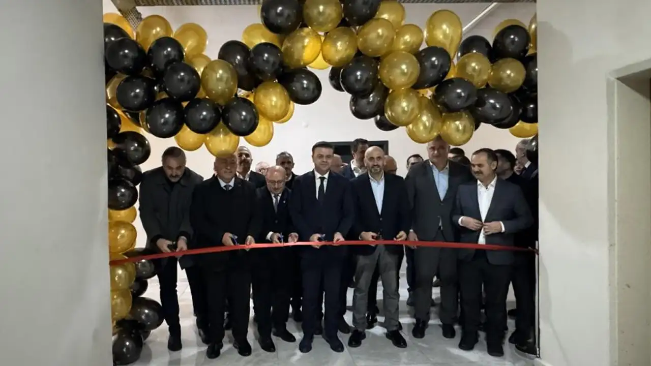 Rize'de Çayeli Fen Lisesi’ne yenilikçi sınıf ve spor salonu açıldı