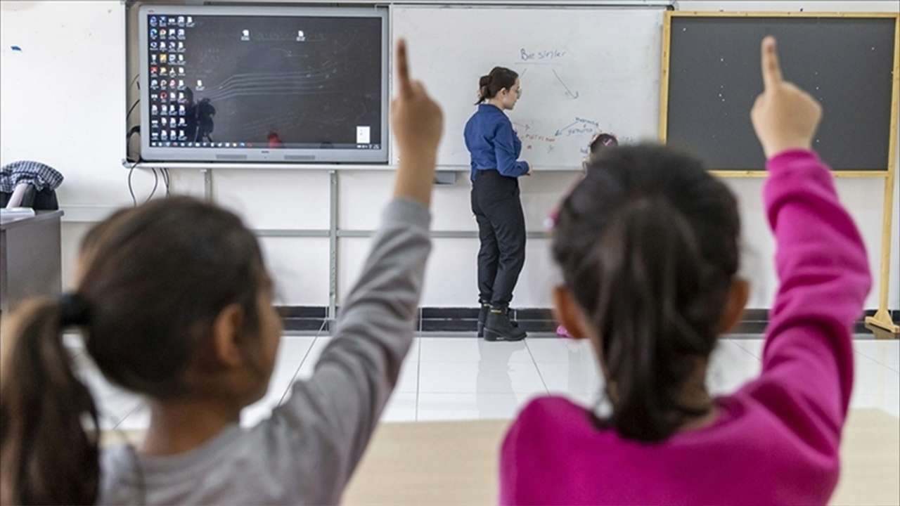 Öğretmenlere sıkı takip: MEB sosyal medyayı mercek altına aldı