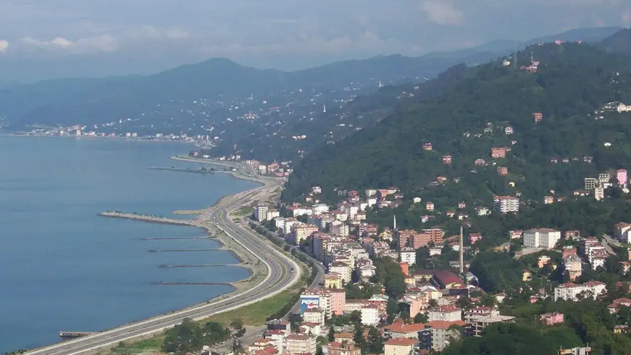 Sürmene Belediye Başkanı Azizoğlu: “Bütçemizin yüzde 80-85’i coğrafyaya gidiyor”
