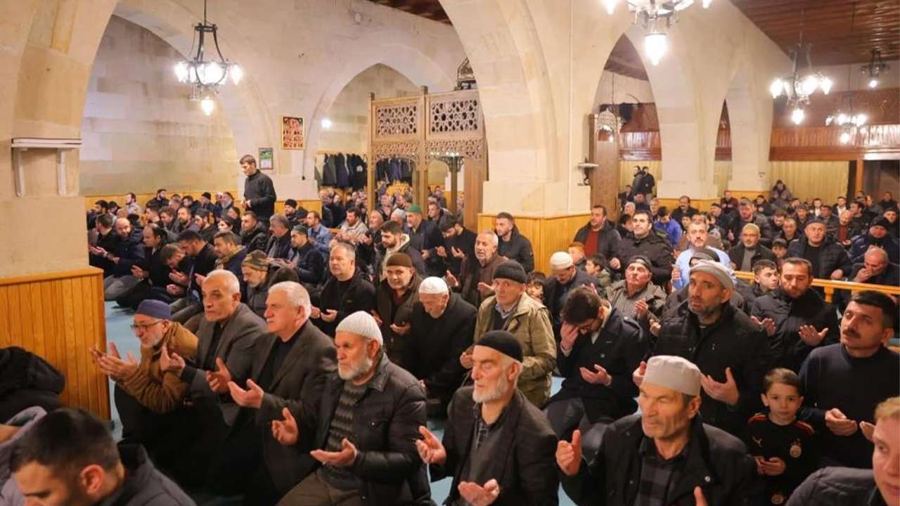 Regaip kandili Bayburt’ta dualarla karşılandı