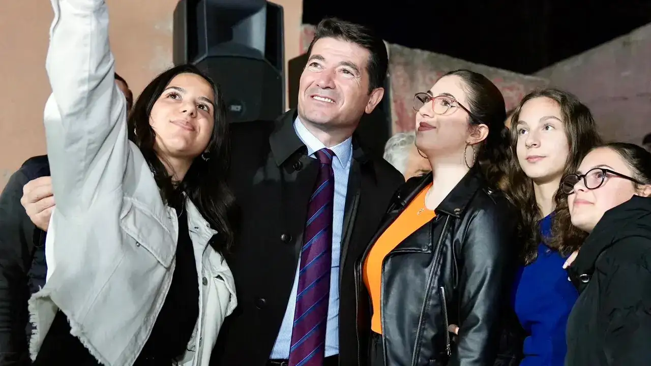 Başkan Kaya’dan burs sergisine davet: “Sanatla dayanışmayı büyütelim”