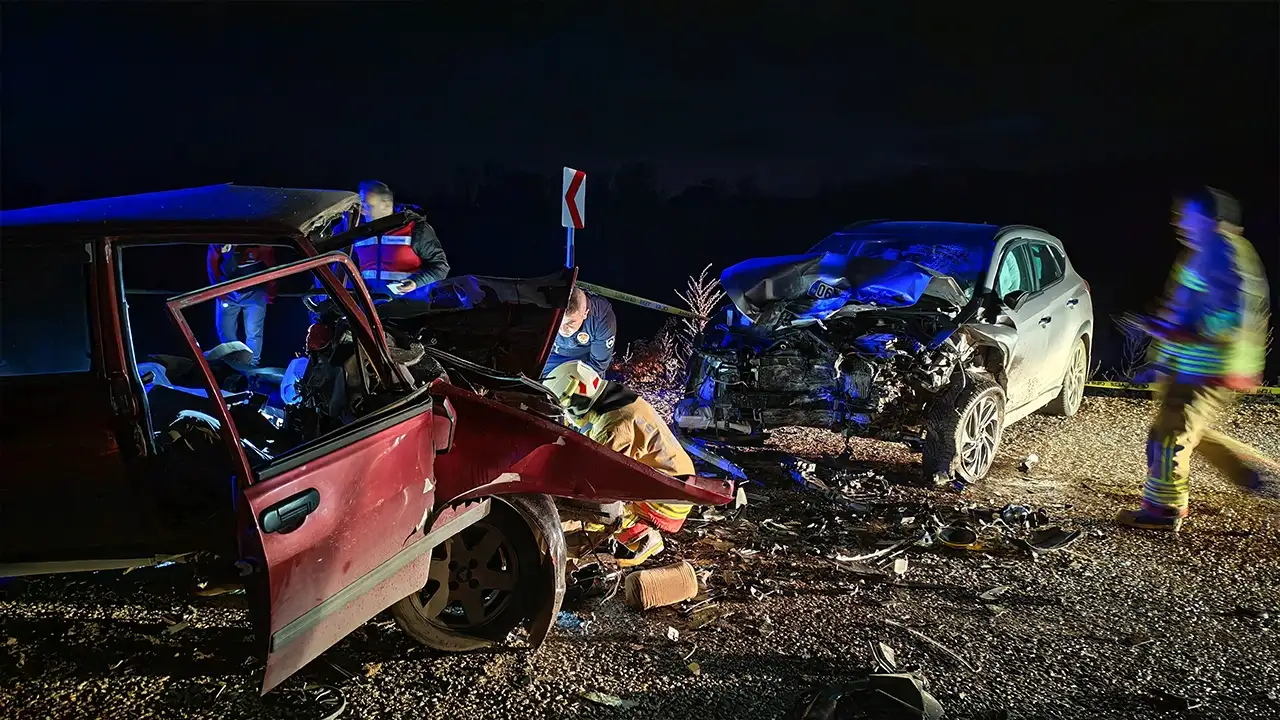 Manisa'da cezaevinden tahliye yolunda feci kaza: Aynı aileden 3 kişi öldü