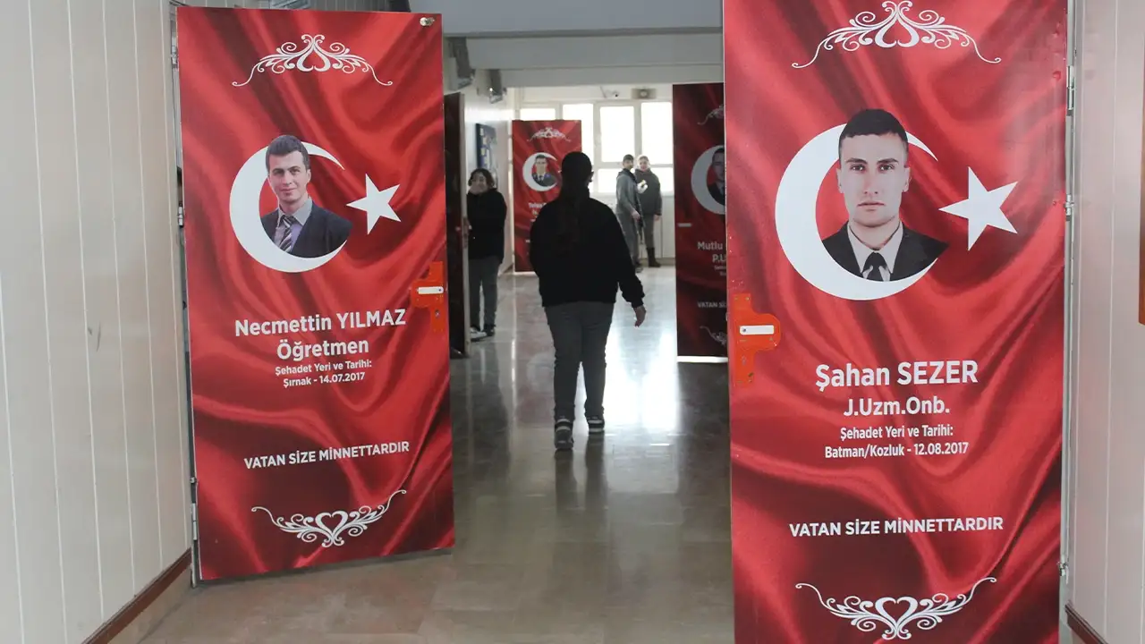 Samsun'da anlamlı proje: Sınıf kapıları şehitlerin isimleriyle açılıyor
