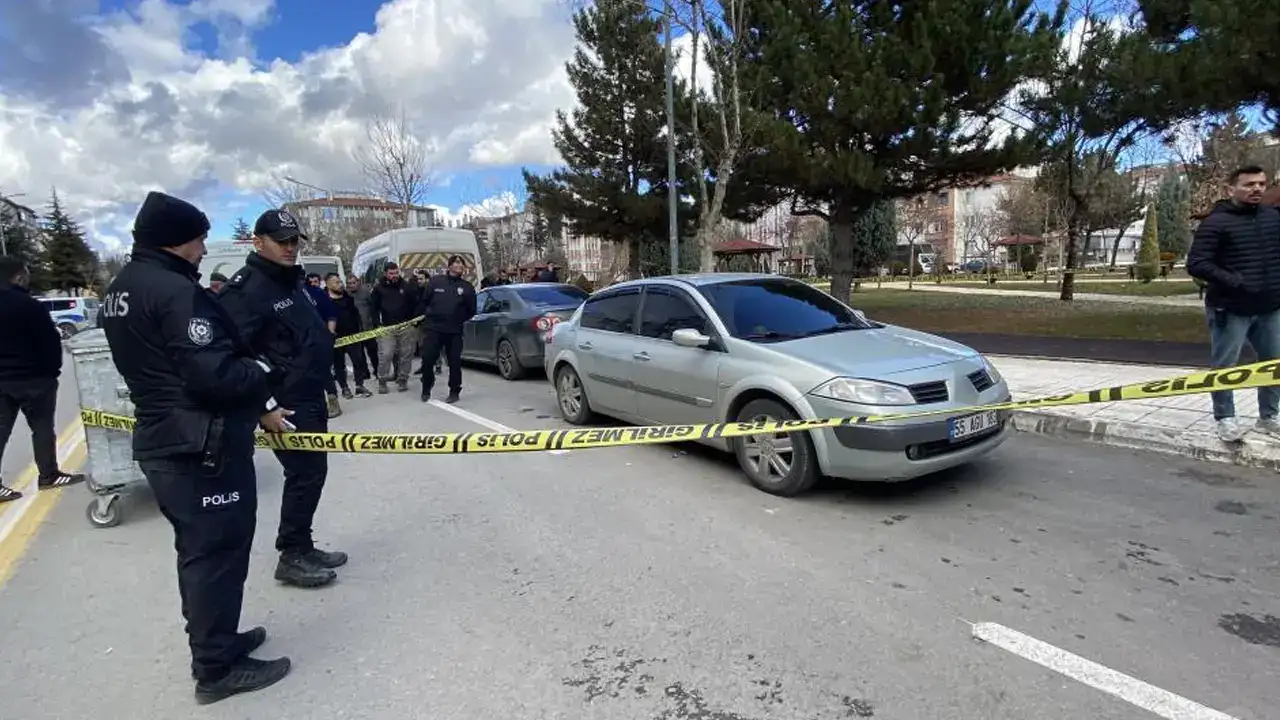 Park halindeki araçta şüpheli ölüm: Aracın içinde bir kişi ölü bulundu