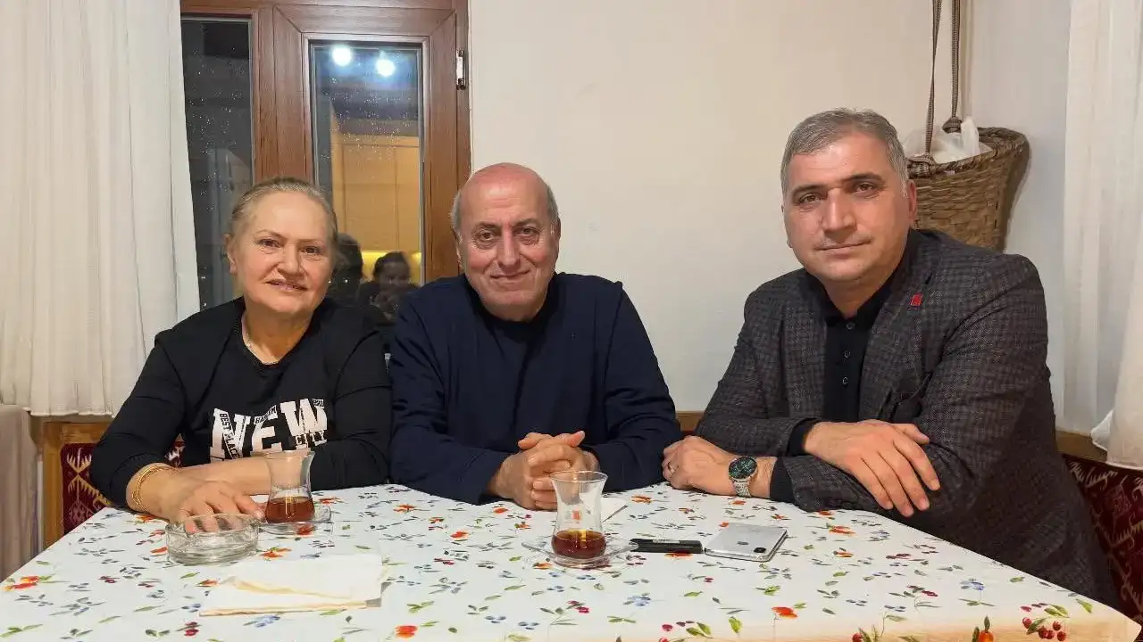 Başkan Batmaz'dan Beşikdüzü Belediye Başkanı Cahit Erdem'e başsağlığı ziyareti