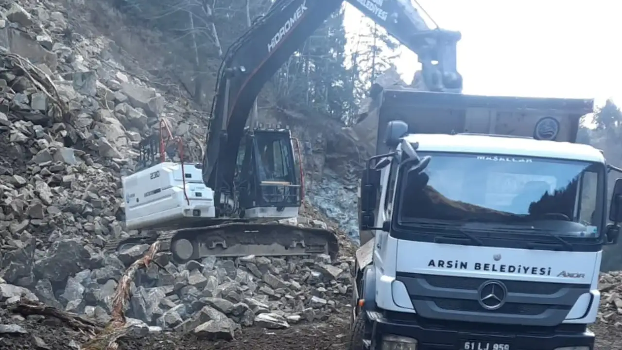 Arsin’de altyapı ve üstyapı çalışmaları hız kesmiyor: Fen işleri ekipleri sahada