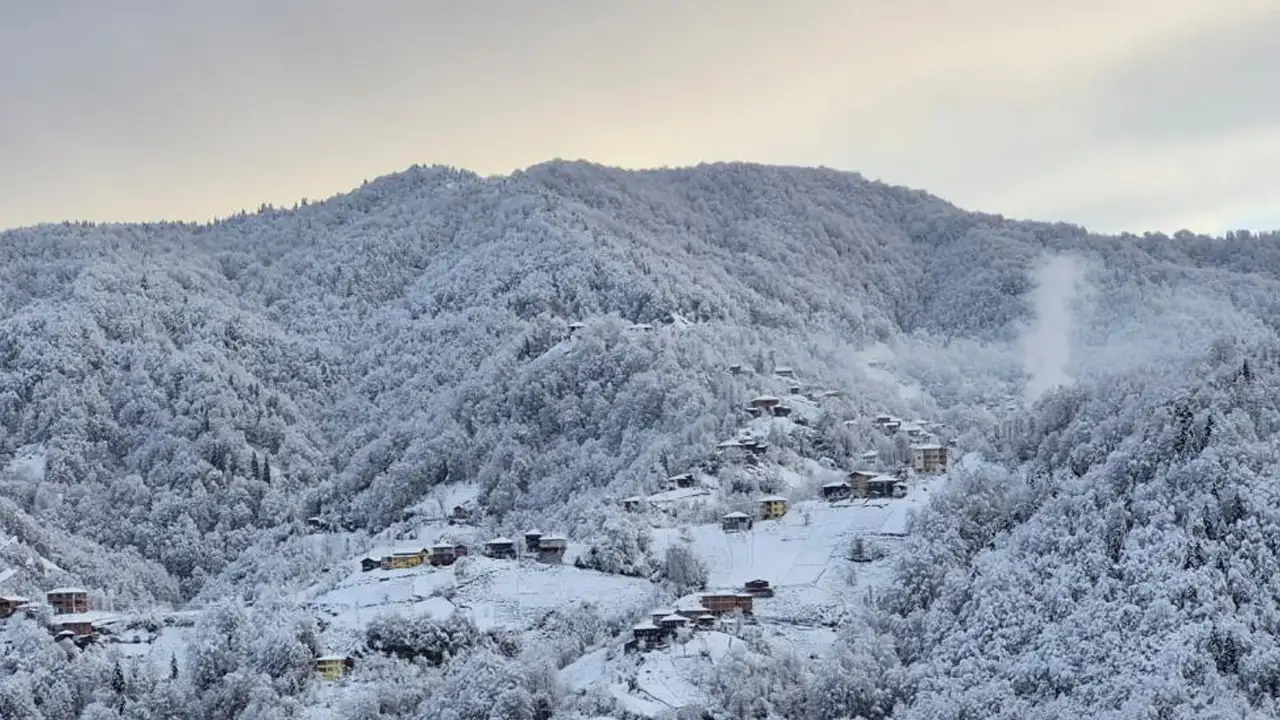 Rize’nin yaylalarında kar 1 metreyi aştı: 57 köy yolu ulaşıma kapandı