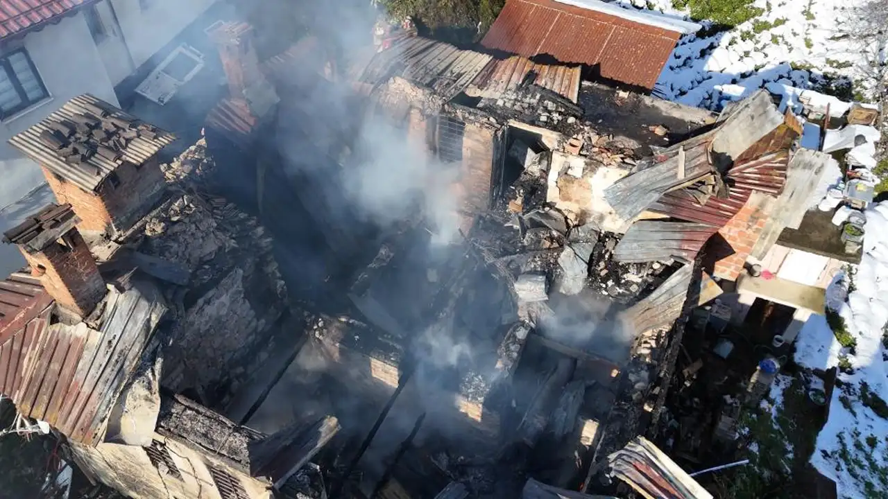 Rize Hemşin’de korkutan yangın: 2 ev kül oldu