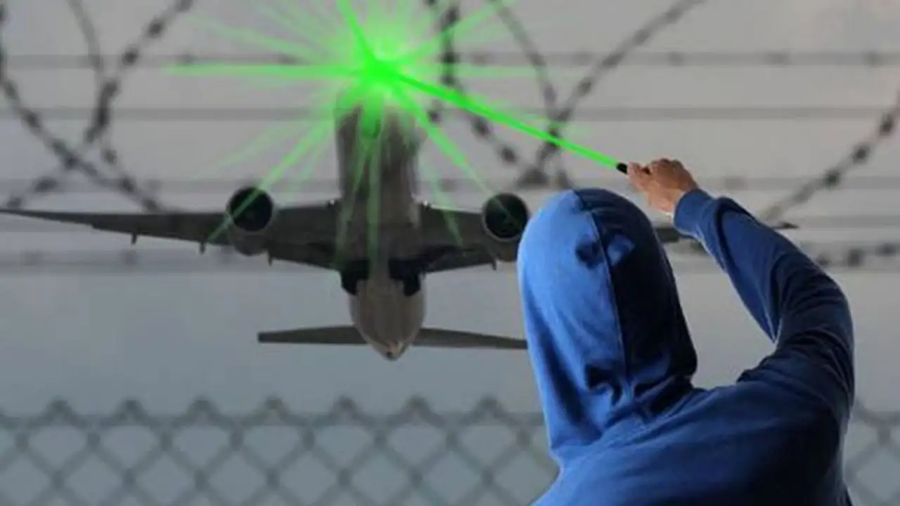 Uçağa lazer tutanlar yandı: Büyük para cezası geliyor