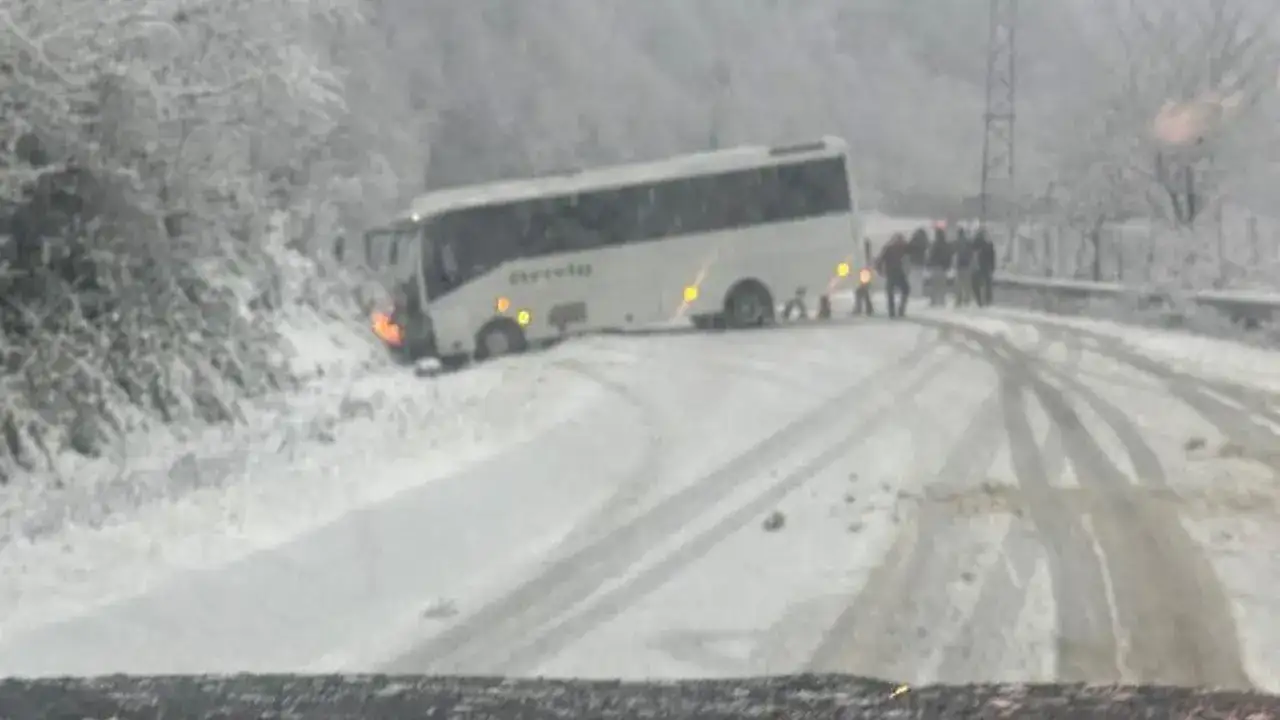 Artvin’de kar sonrası kazalar peş peşe geldi
