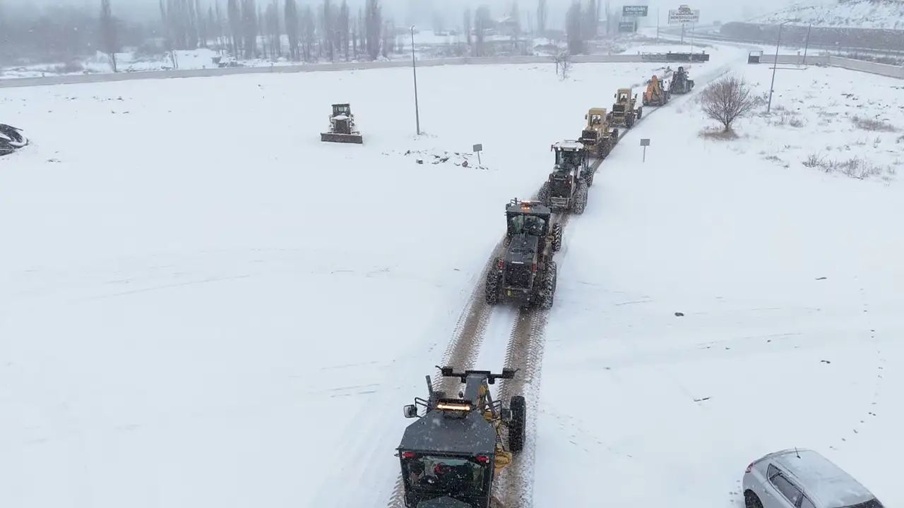 Doğu Karadeniz’de kar alarmı: 5 ilde 61 köy yolu ulaşıma kapandı