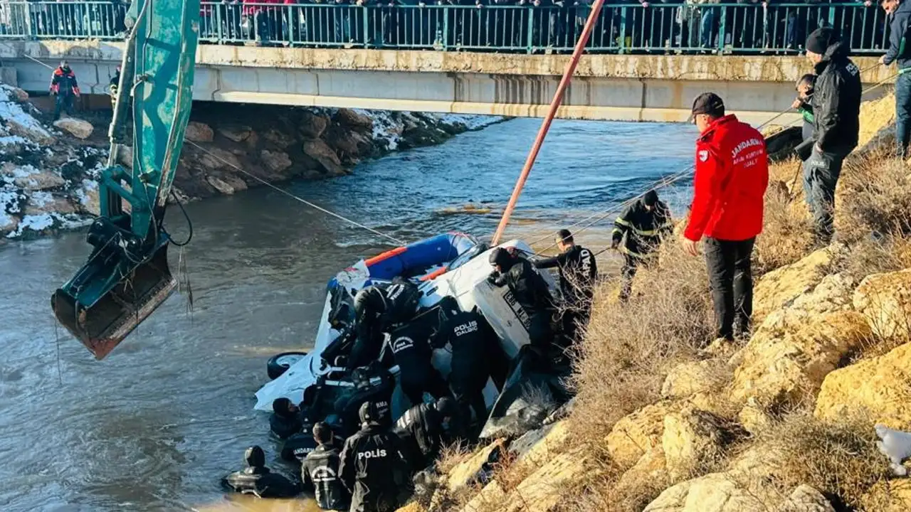 Şanlıurfa'da kanala uçan otomobildeki kayıp 3 kişinin cesedine ulaşıldı