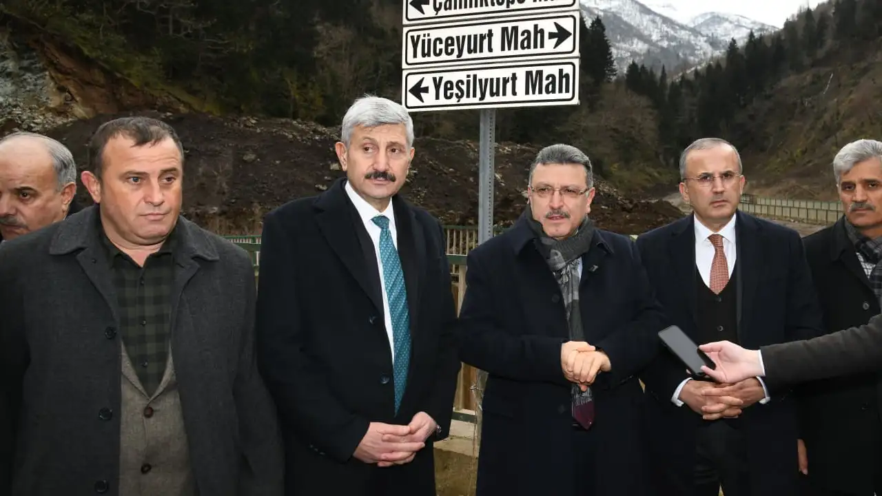 Başkan Genç, Çamlıktepe’de afet bölgesi çalışmalarını yerinde inceledi