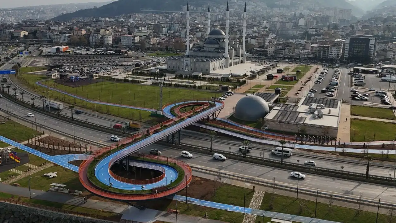 Trabzon'da yapılan ekolojik köprü Zonguldak'ta gündem oldu