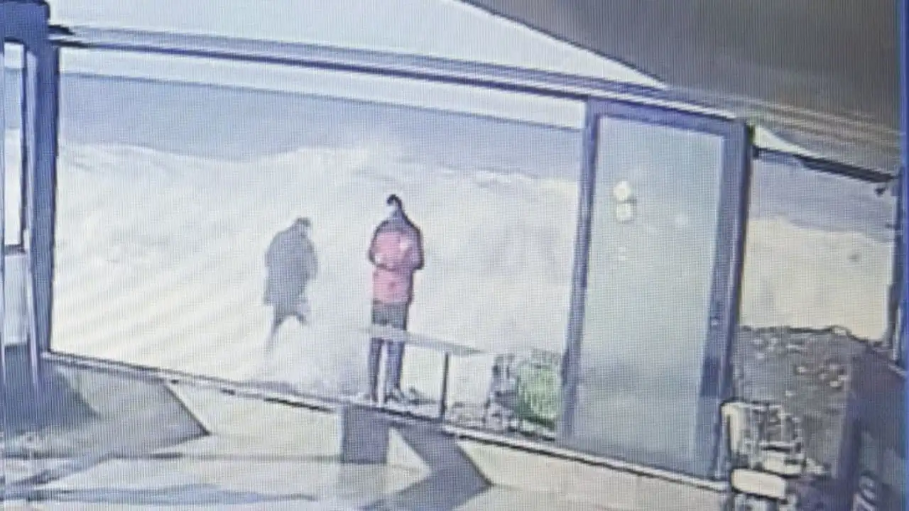 Artvin'de dev dalgaları görüntülemek isterken ölümle burun buruna geldi