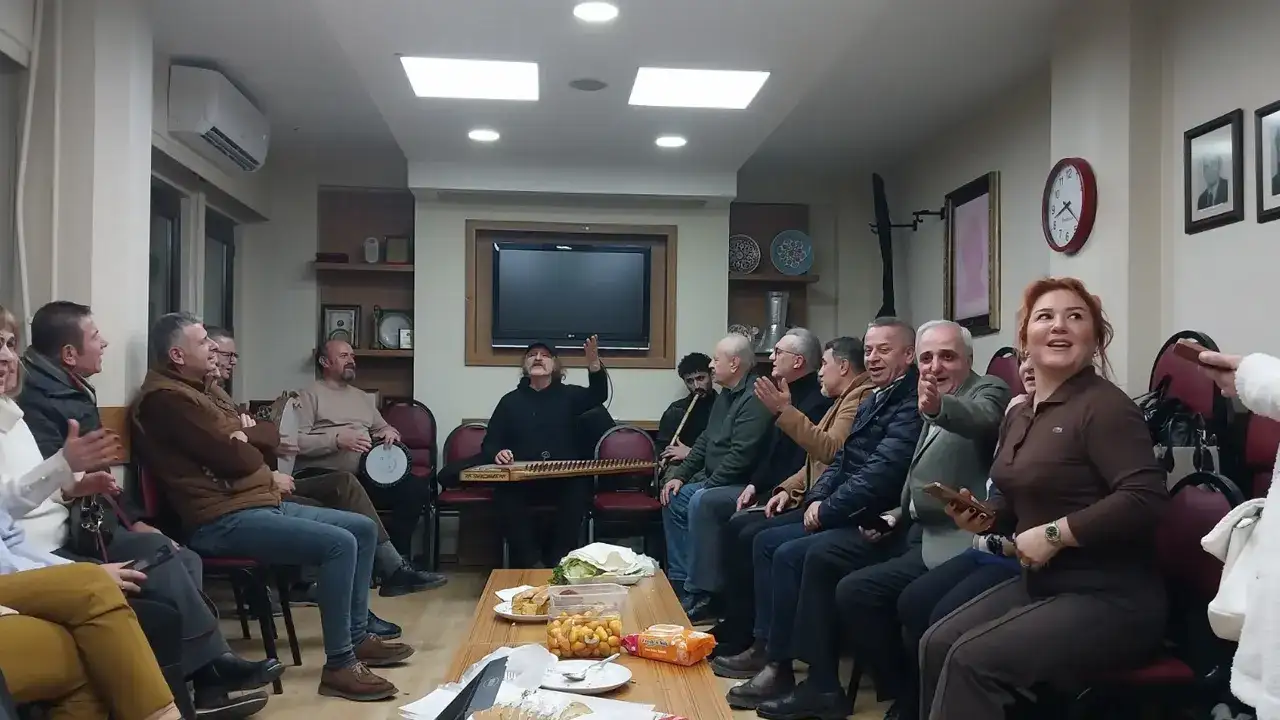 Trabzon Liselerinden Yetişenler Derneği, yılı coşkuyla kapatıp yeni yılı karşıladı