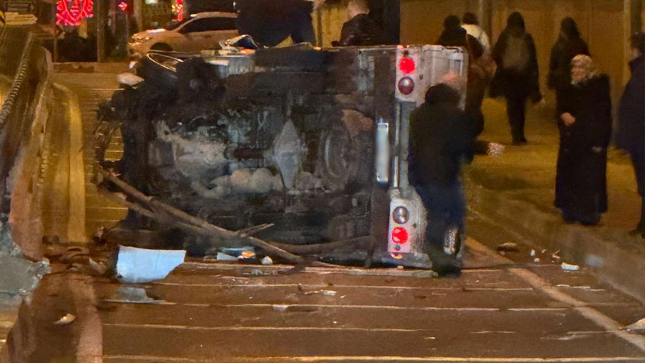 Trabzon’da korkutan kaza: Araç yan döndü