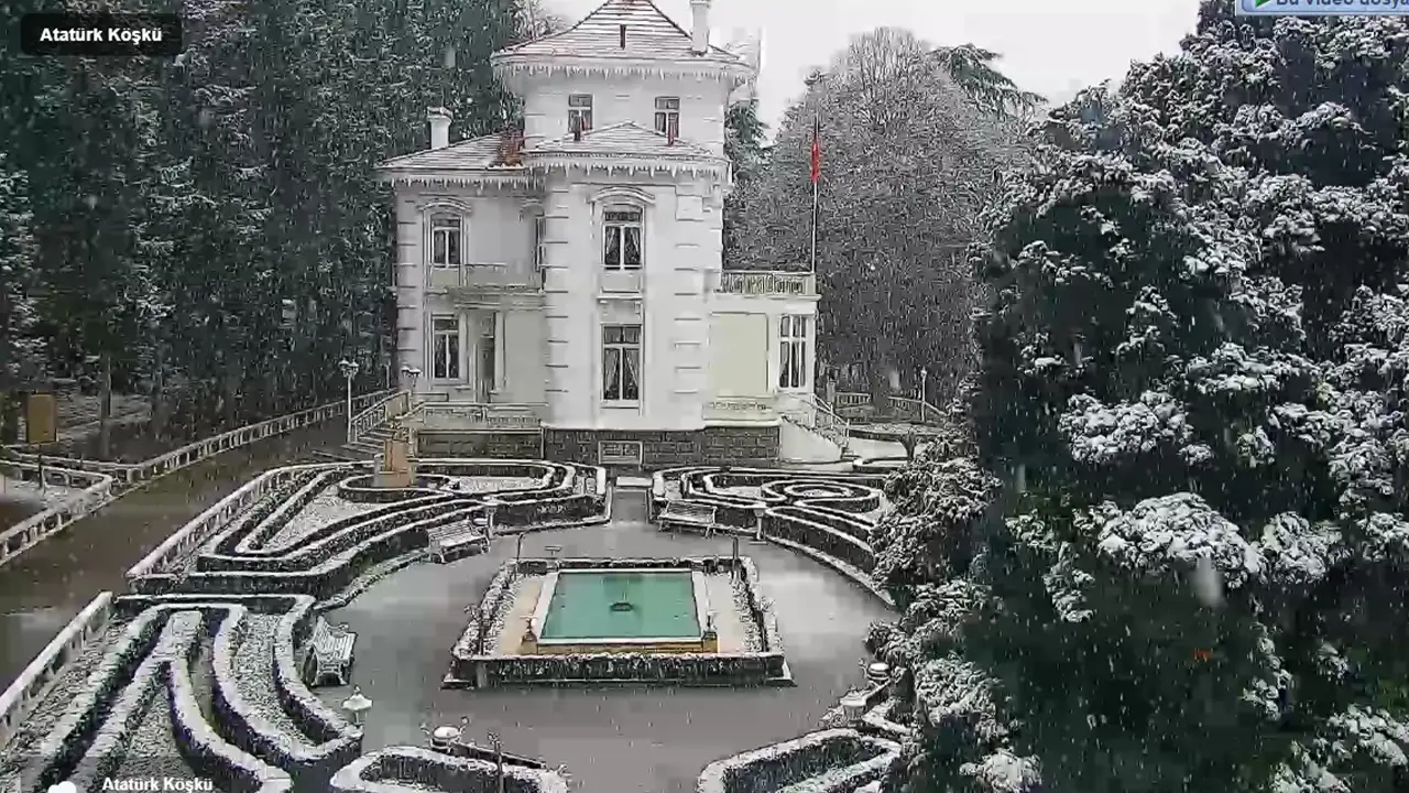 Trabzon merkeze yılın ilk karı düştü