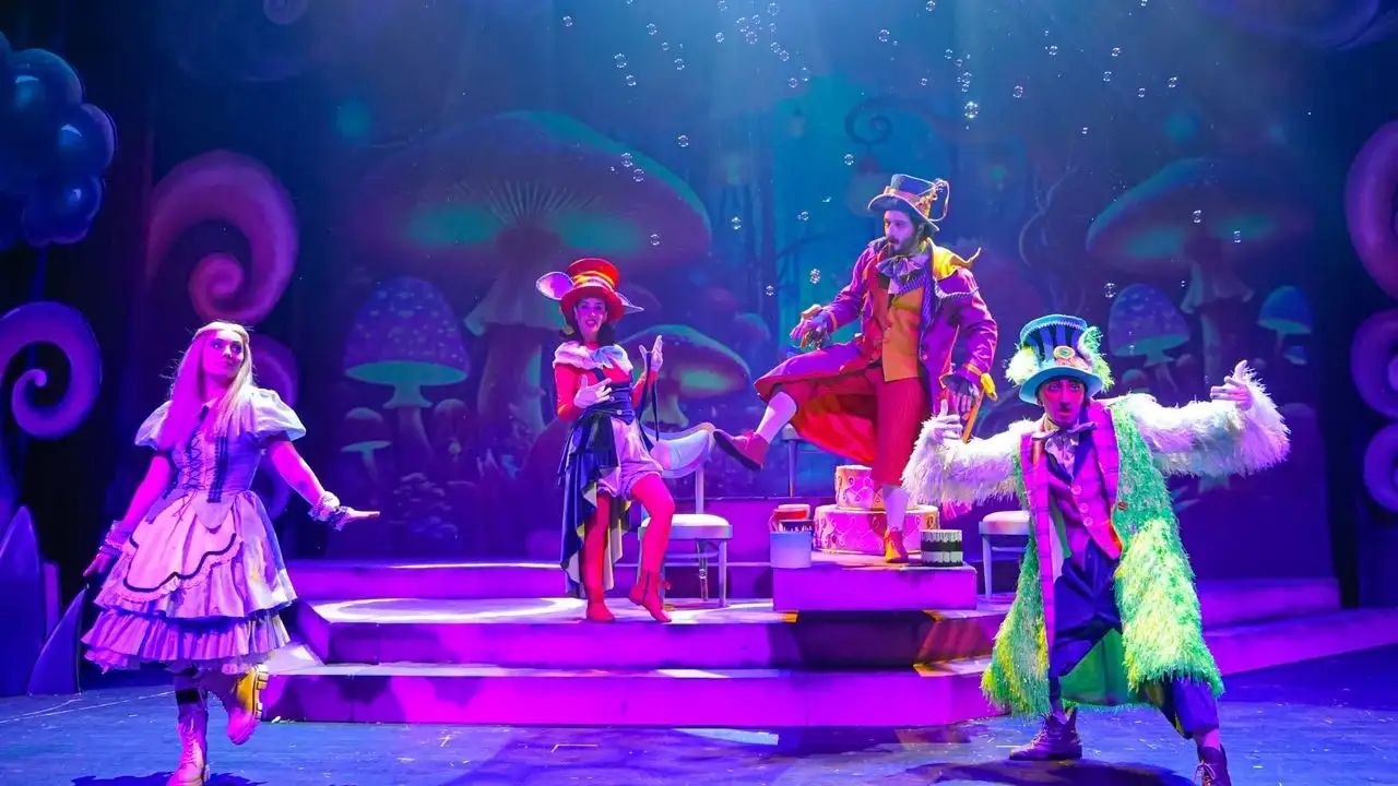 Trabzon Devlet Tiyatrosu’ndan çocuklara “Alice Harikalar Diyarında”